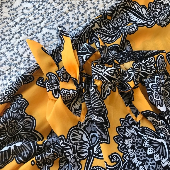 Express Off-Shoulder Top - Picture 4 of 4